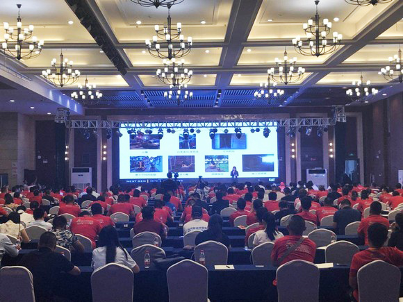 “超美微挖”现身2018微挖峰会，微挖出口过万台