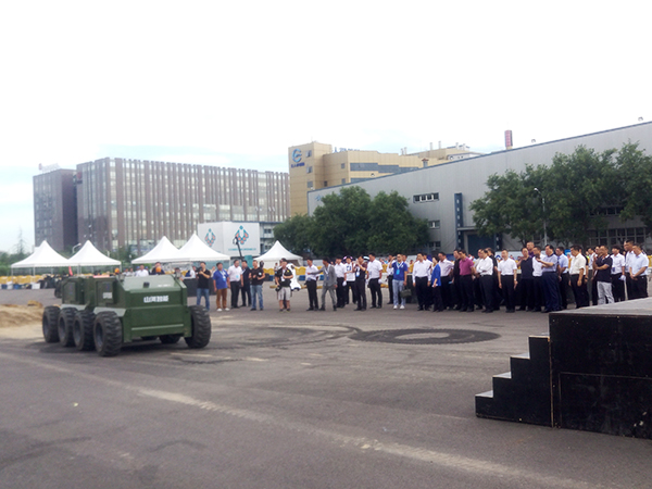 “龙马一号”惊艳亮相世界机器人大会