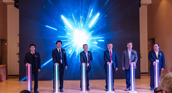 首日签单2.6亿元，创新产品引爆上海宝马展