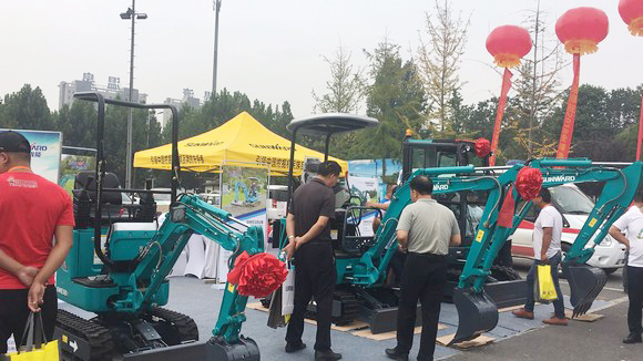 “超美微挖”现身2018微挖峰会，微挖出口过万台