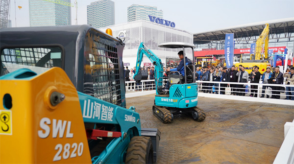 不服来战！展台有大礼等你拿