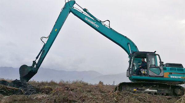 守护蓝色多瑙河，长臂挖掘机欧洲首秀