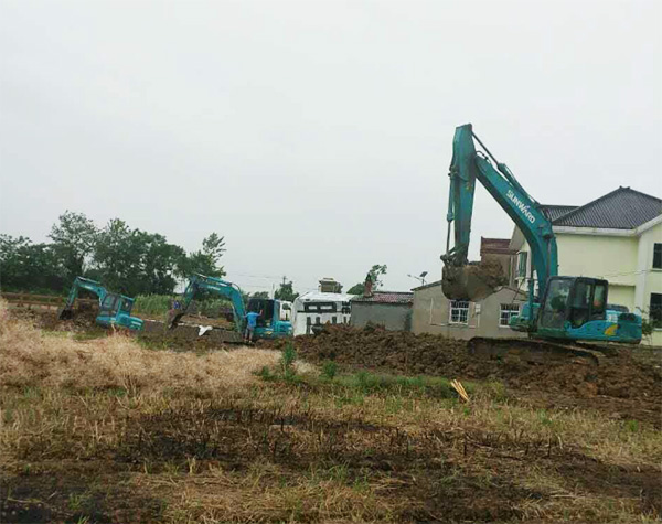 抗洪英雄显身手，系列挖掘机奔赴抗洪一线