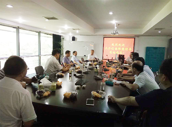 2017年钻凿产业发展峰会在顺利召开