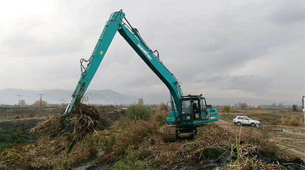 守护蓝色多瑙河，长臂挖掘机欧洲首秀