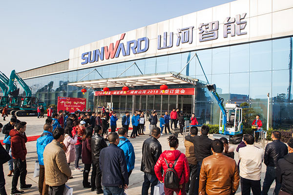 十年相随，成就彼此，来听听挖掘机客户的真实声音