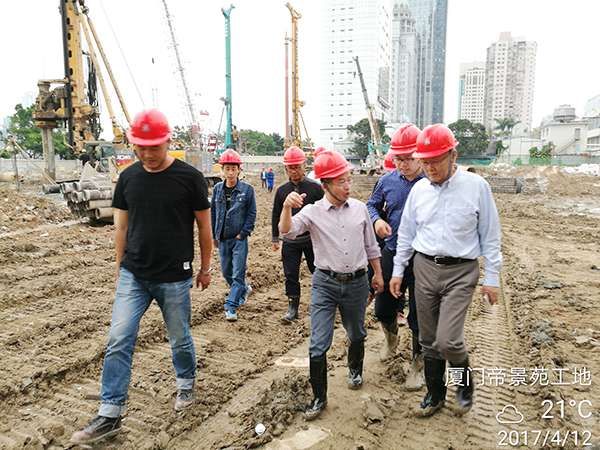 厦门项目再创入岩纪录董事长何清华亲赴一线