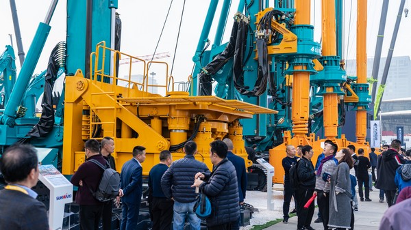 首日签单2.6亿元，创新产品引爆上海宝马展