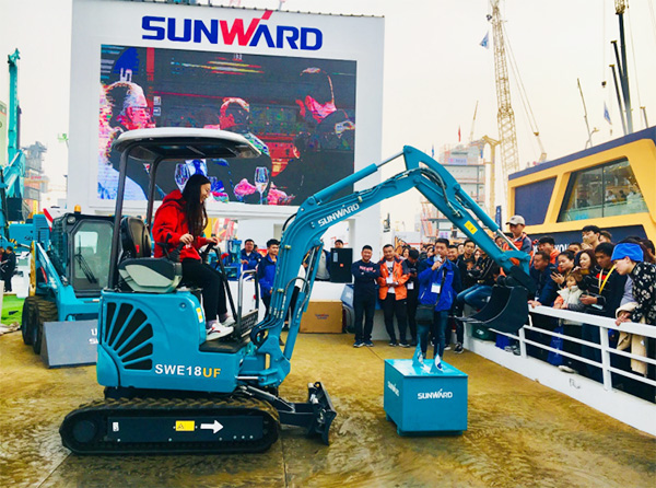 不服来战！展台有大礼等你拿