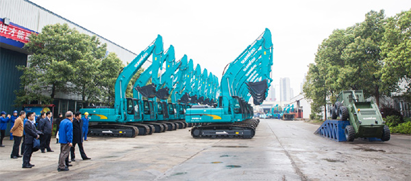 科技部副部长李萌考察调研