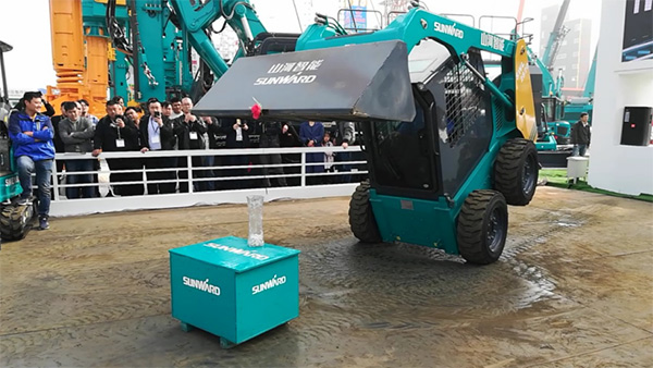 不服来战！展台有大礼等你拿