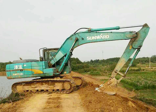 抗洪英雄显身手，系列挖掘机奔赴抗洪一线