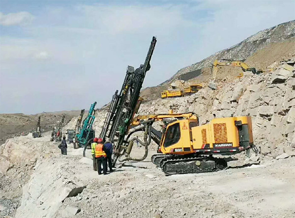 PK国际领先品牌，露天液压钻车再交完美答卷