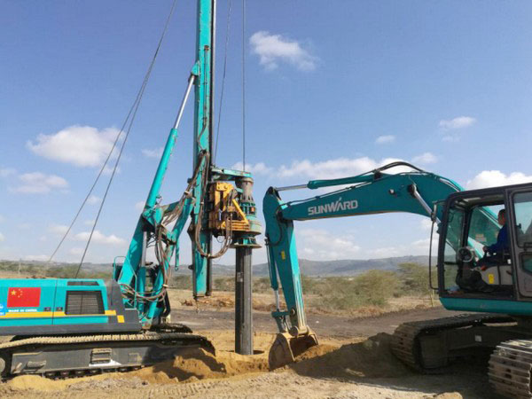 肯尼亚总统高度赞赏，乞力马扎罗山下山河绿闪耀