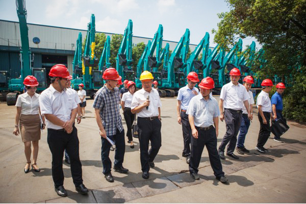 商务部合作司刘民强副司长一行调研