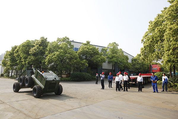 湖南省经信委党组副书记、副主任李志坚到现场办公