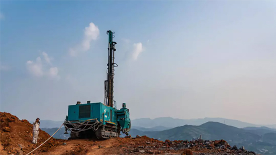 一台顶三台 潜孔钻机真好用