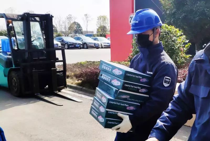 用餐安全有新招，4000个保温饭盒送员工