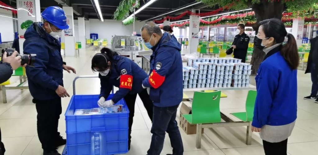 防控生产两不误 复工保供