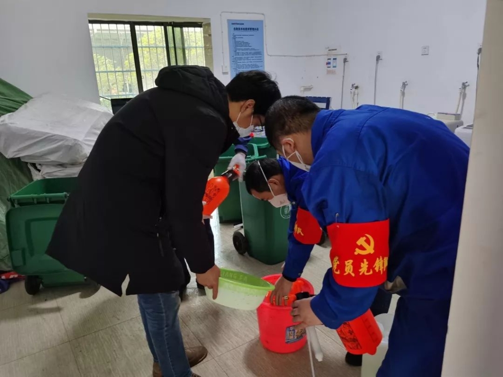 防控生产两不误 复工保供