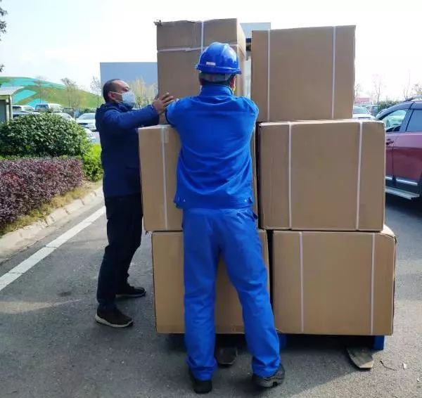 用餐安全有新招，4000个保温饭盒送员工