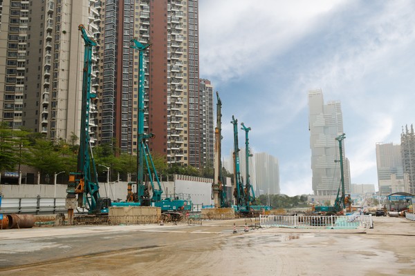 地铁咬合桩施工必备利器--旋挖钻机