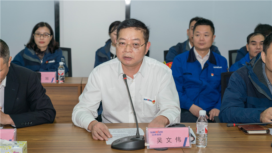 举行主题教育学习研讨会暨员工活动中心揭幕仪式