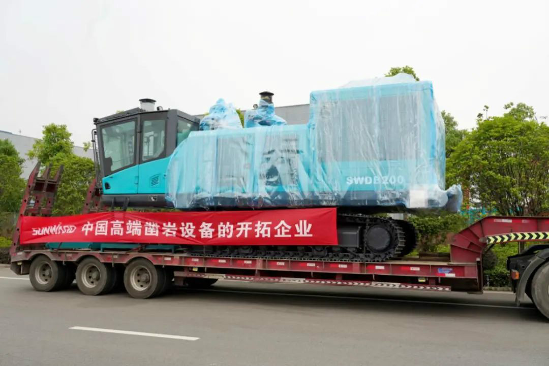 大孔径凿岩设备批量出口中东