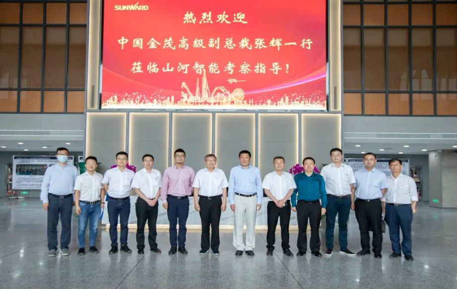 中国金茂高级副总裁张辉率团考察