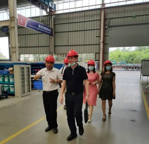 东莞客人考察高空作业设备