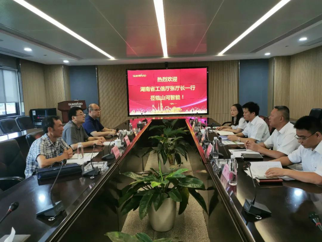 省工信厅副厅长张治平调研