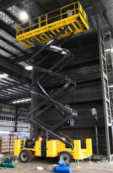 威武！大气！稳定！越野剪叉式高空作业平台解客户难题