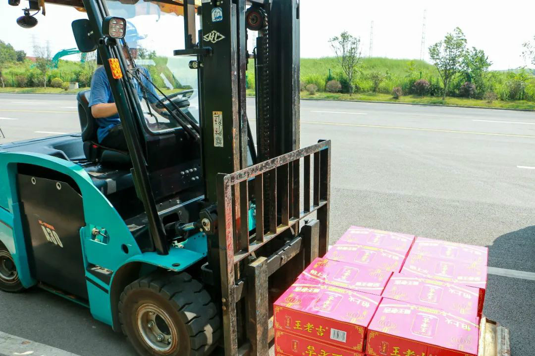 情系职工送清凉，殷切关怀鼓干劲——开展夏季送清凉活动