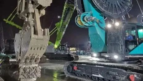 液压抓斗津门初显功