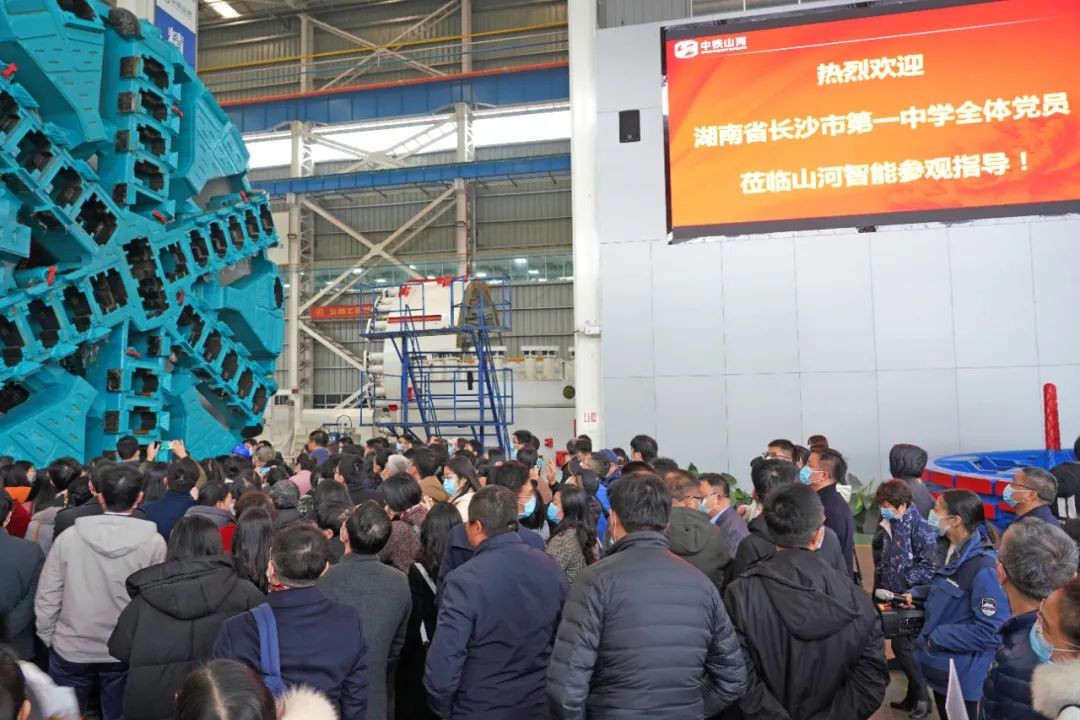 长沙市一中赴开展主题党日活动