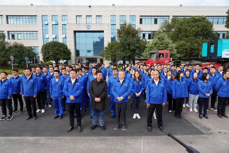 首台SWHG70连续墙液压抓斗顺利交机