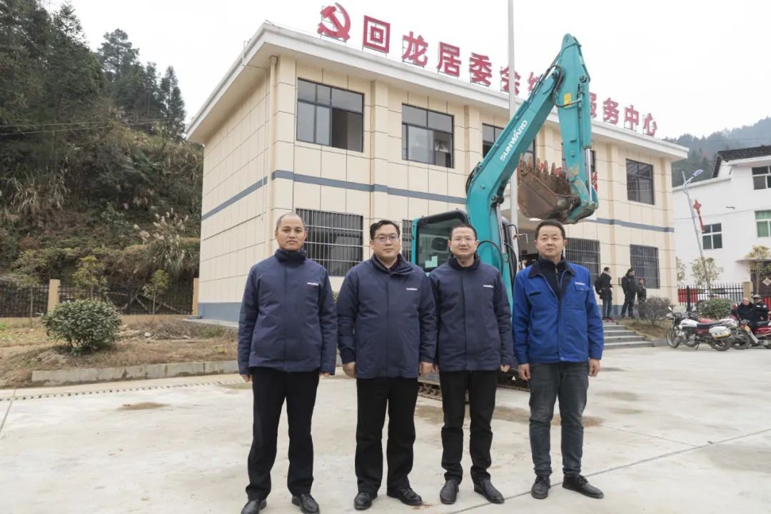 校企合作精准扶贫，产教融合振兴乡村 | 向合作院校对口扶贫点捐赠挖掘机