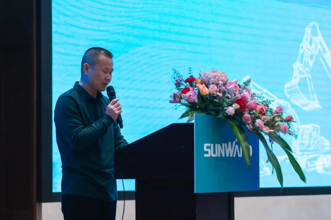 同心克难再腾飞，携手齐心冲万台——2021挖掘机经销商年会圆满召开