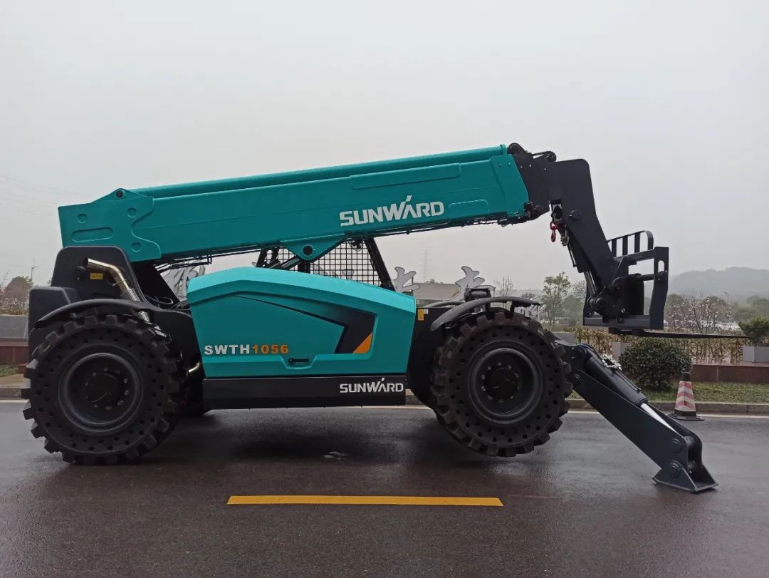 SWTH1056伸缩臂叉装车新机下线