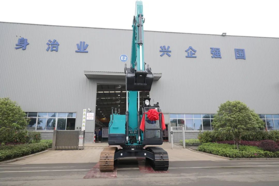 全国首台！SWE240FED电动智能挖掘机下线