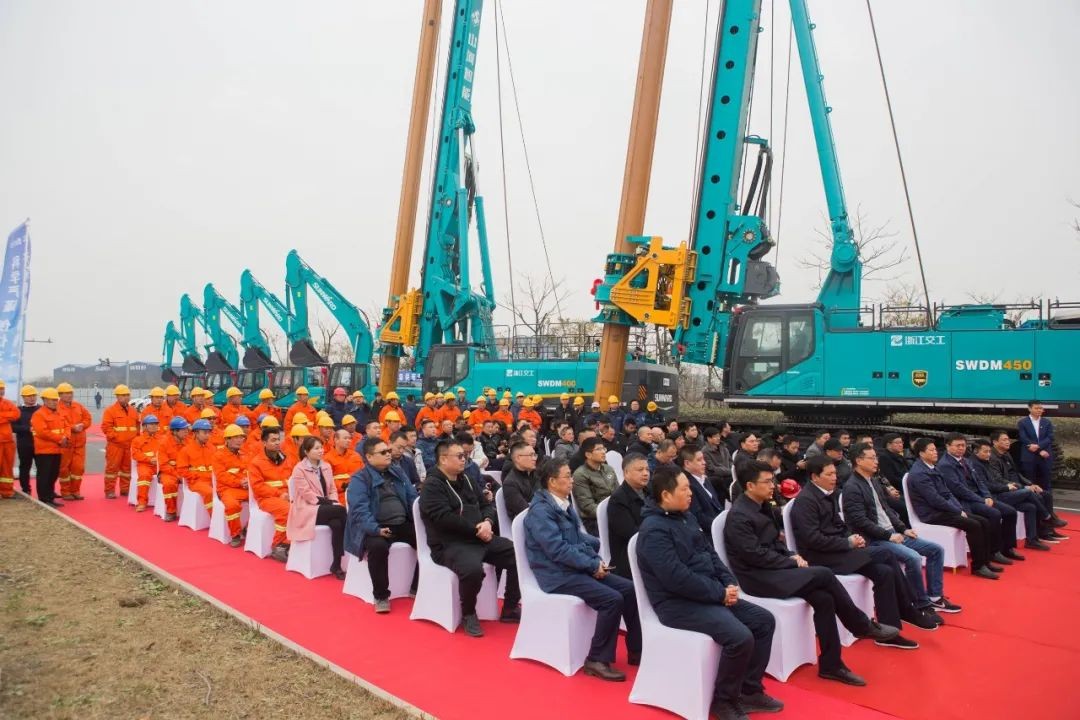 旋挖钻机全面参建中国首条智慧高速公路