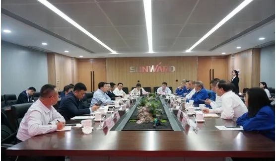 鄂尔多斯市委书记牛俊雁考察