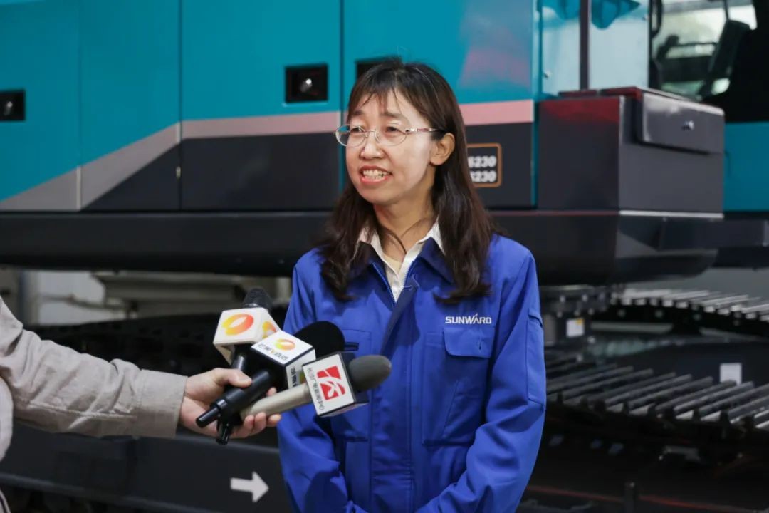 全国首台！SWE240FED电动智能挖掘机下线