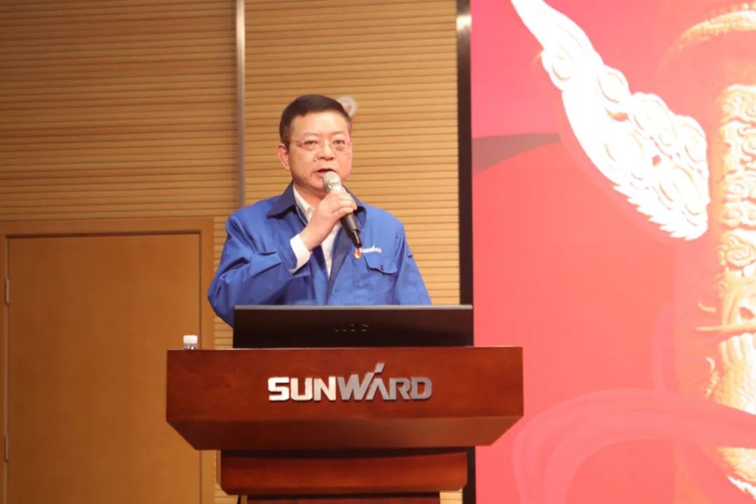 召开传达学习全国“两会”精神会议