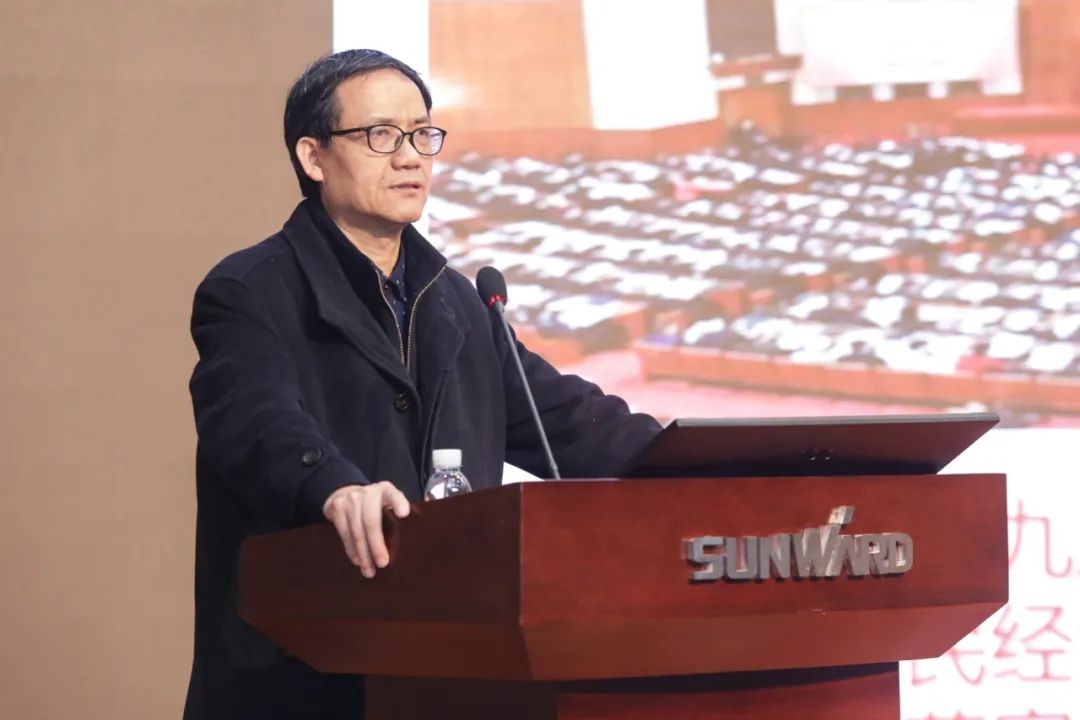 中高层干部晚间集中“充电”