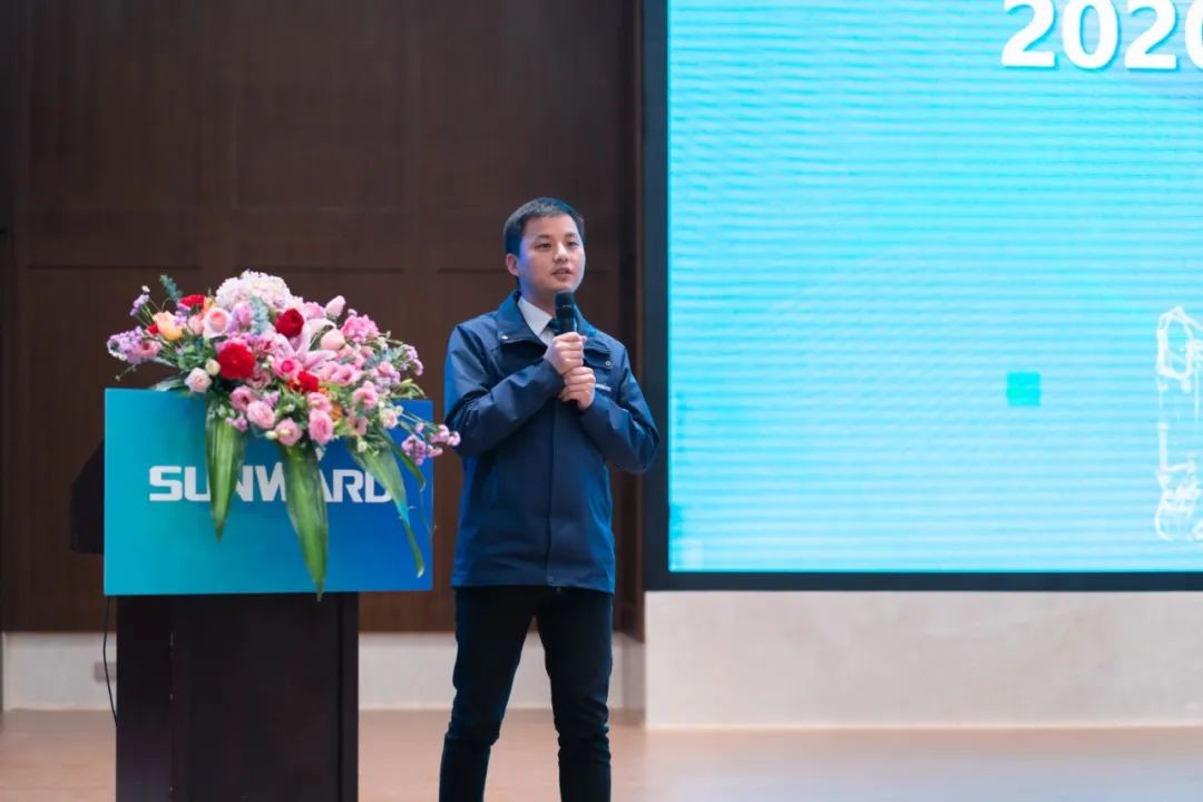 同心克难再腾飞，携手齐心冲万台——2021挖掘机经销商年会圆满召开