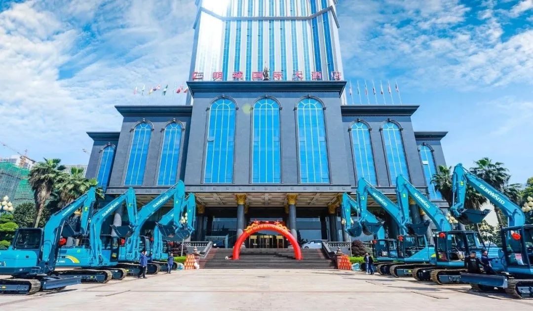 挖掘机春季订货会长沙会场侧记