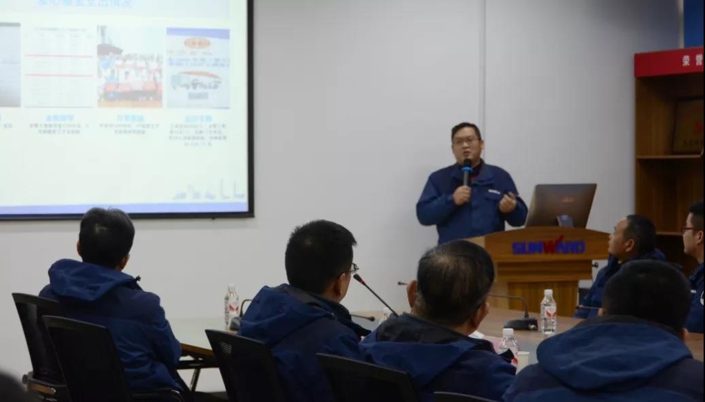 召开春节困难职工座谈会