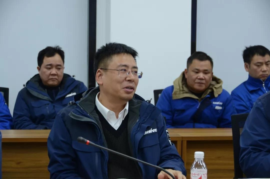 召开春节困难职工座谈会