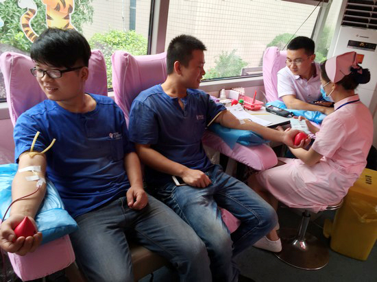 血液连接你我大爱感动星城——记2016年夏季无偿献血活动